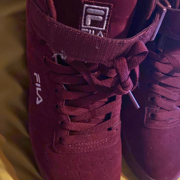 Size 7 1/2 Fila - Picture 4 of 5